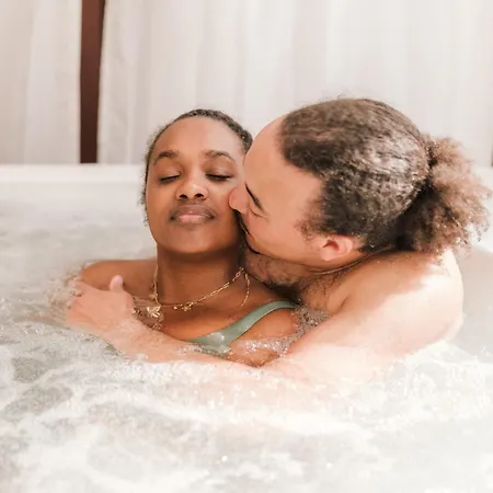 Roulotte Nature Et Son Jacuzzi بيت خشبي *